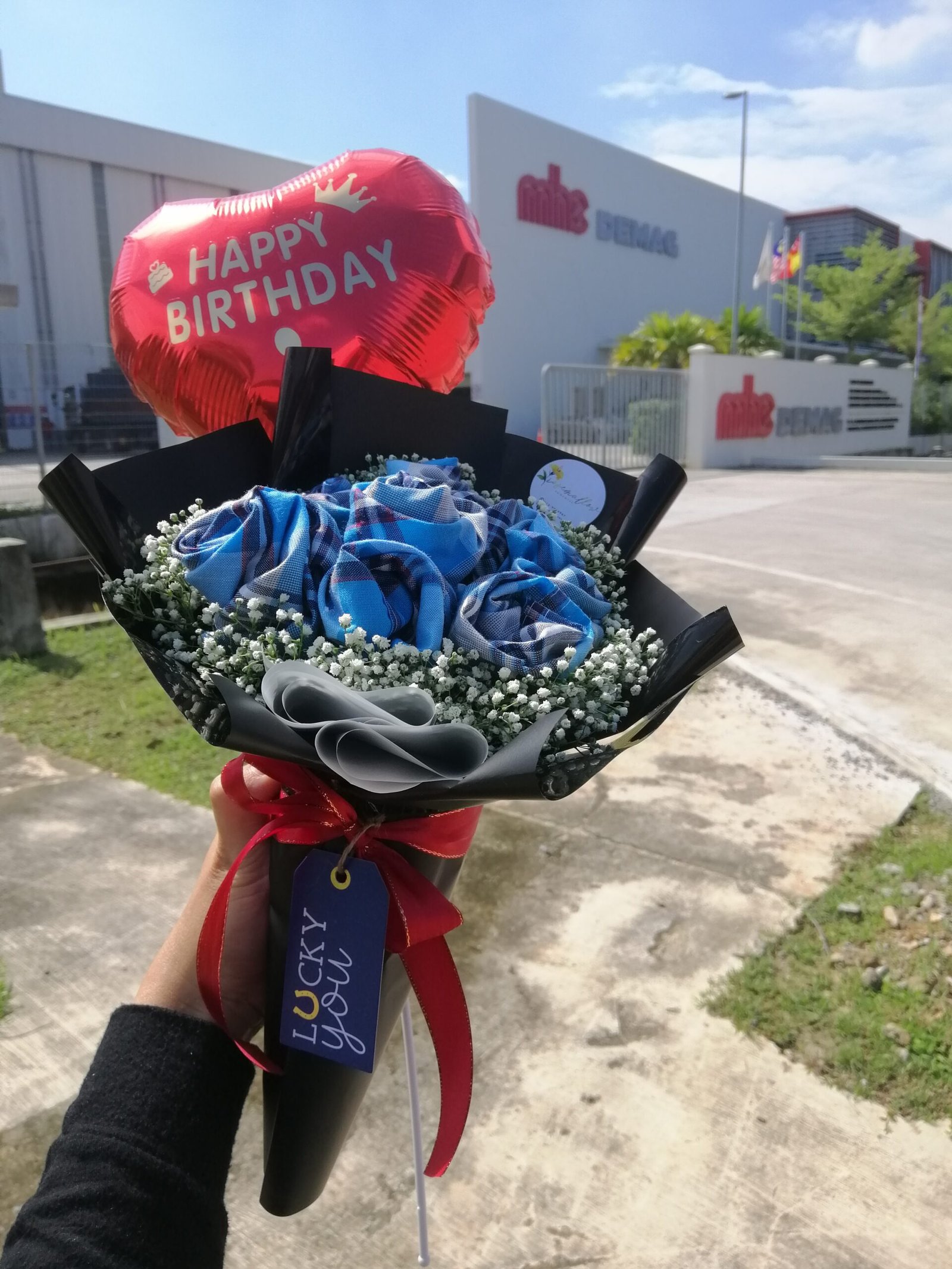 Rosemallow Surprise Delivery Bouquet 03